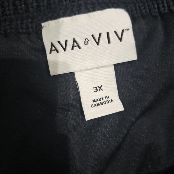 AvA & viv NWT Textured Knit Skirt with Wavy Stripes, Black and White, Size 3X. - Picture 9 of 10